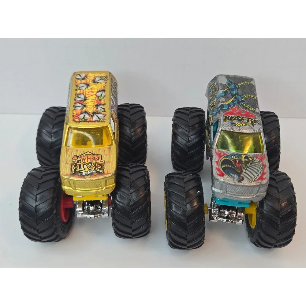 Hot Wheels Monster Trucks Hissy Fit and‎ 4-Wheel Hive 1:64 Diecast Lot of 2
